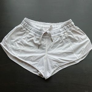 Lululemon hotty hot short size 4 white 2.5” inseam